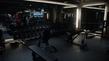 비앤핏 프리웨이트존의 덤벨과 벤치
